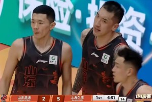 上海男篮28分大胜，2-0横扫山东晋级四强，王哲林14+6陶汉林12+7